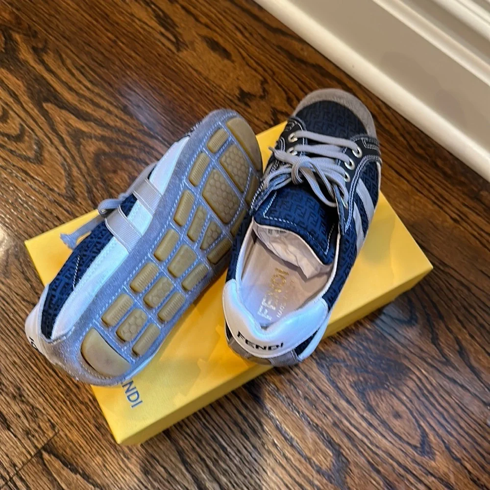 Fendi Kids Sneakers‎ Size 34